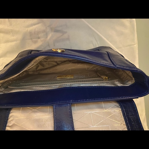 Badgely Mischka Crossbody Bag - Picture 3 of 4